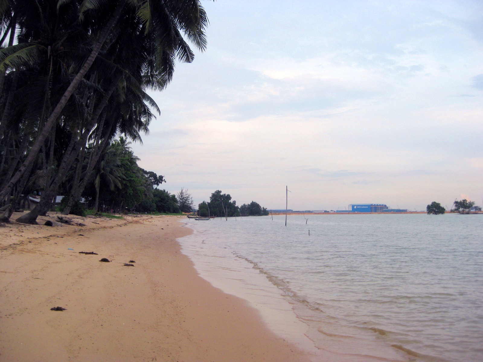 Pantai Kampung Panau, Pesona Wisata Pantai Dengan Nuansa